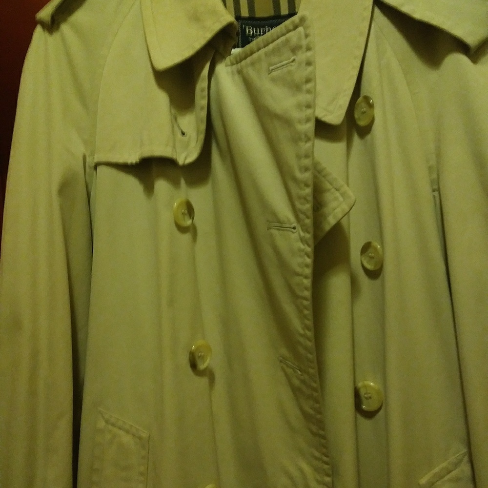 Authentic Vintage Burberry Trench Coat🌷